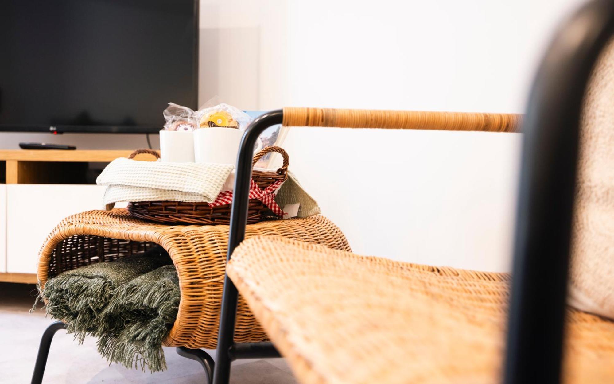 - Inc Free Parking, Wifi, Full Kitchen, Smart Tv - Spring Apartment