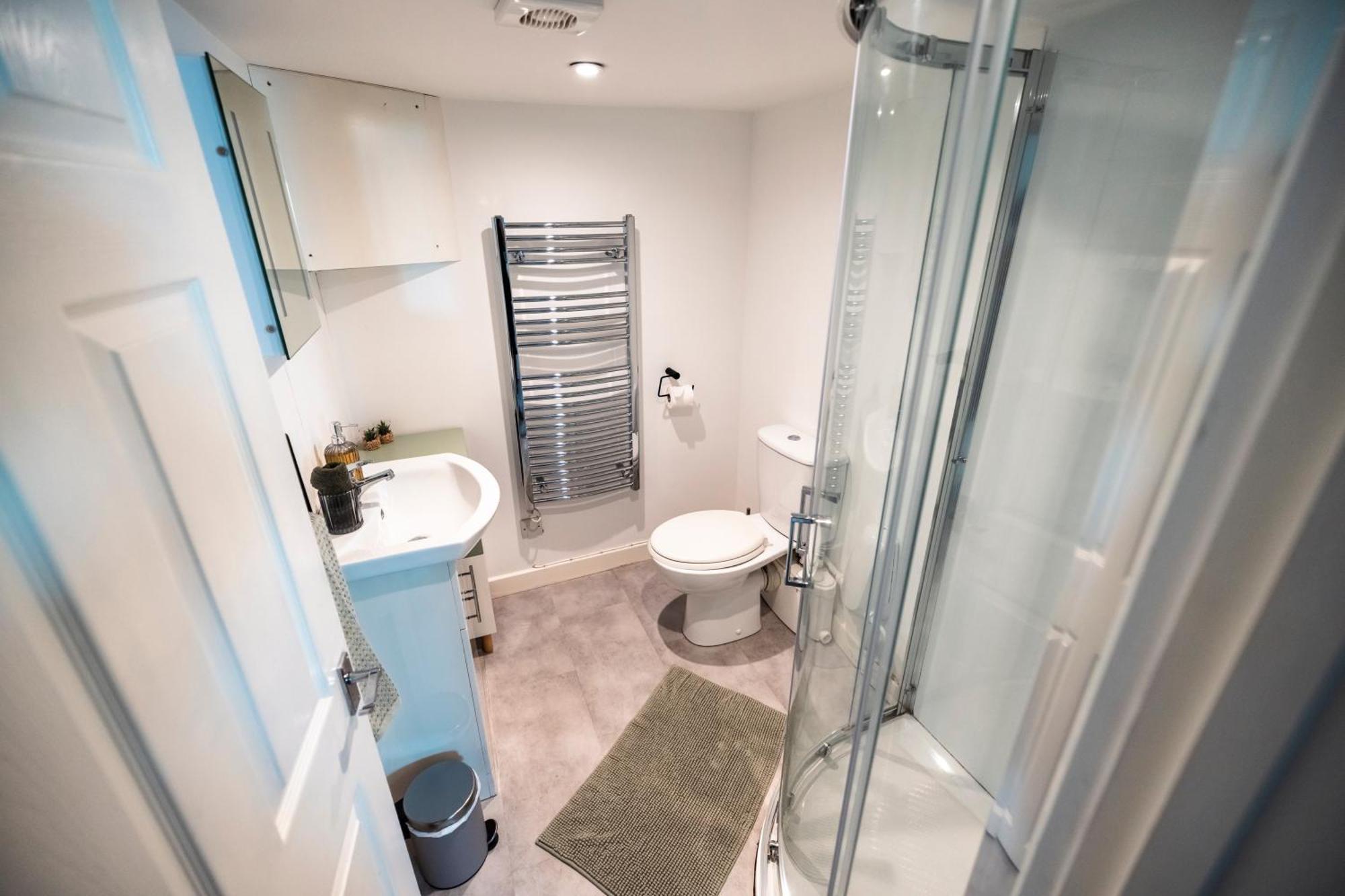 - Inc Free Parking, Wifi, Full Kitchen, Smart Tv - Spring Apartment Hereford