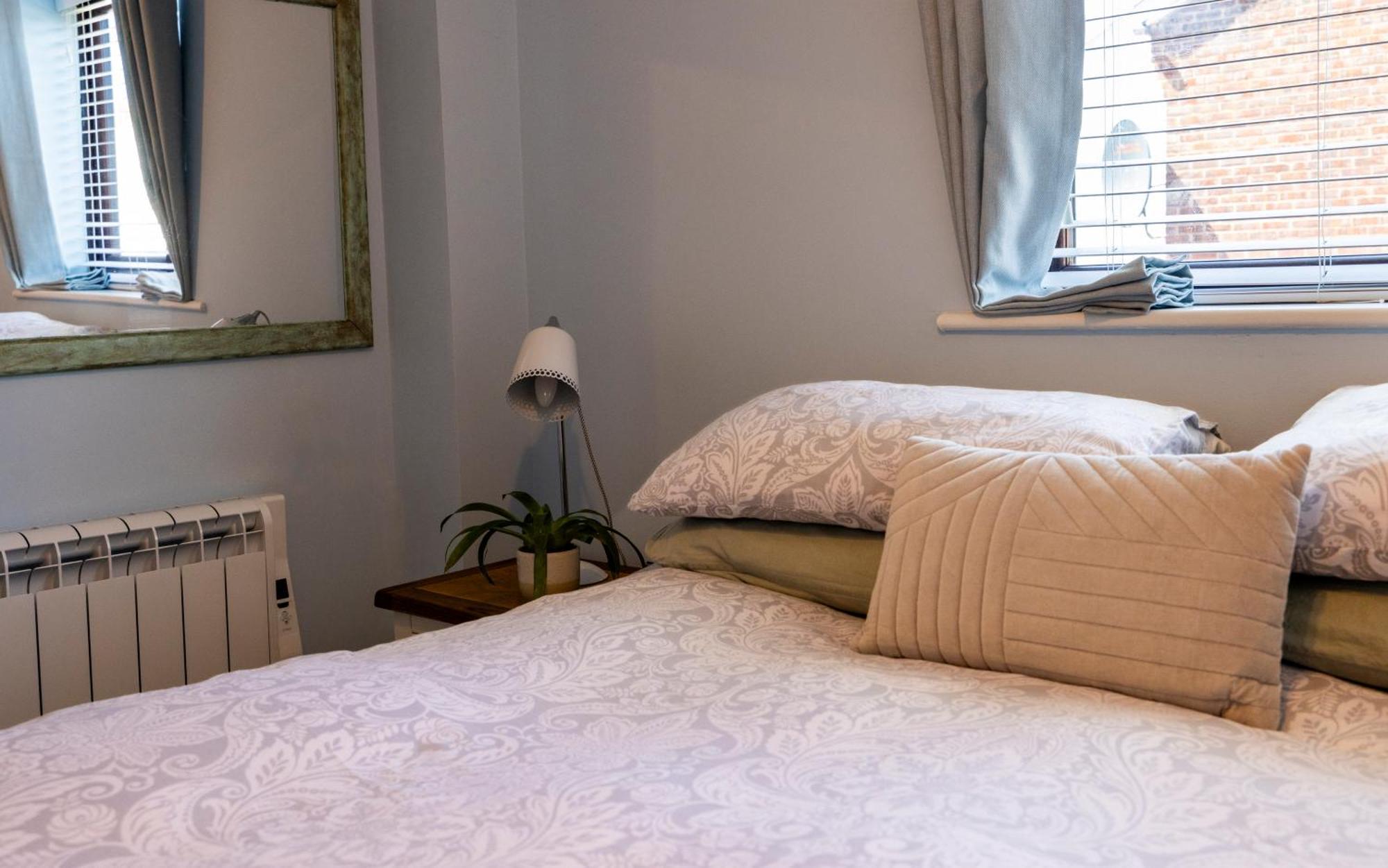 The Comfy House - Inc Free Parking, Smart Tv, Full Kitchen, Washing Machine - Winter Holiday home *