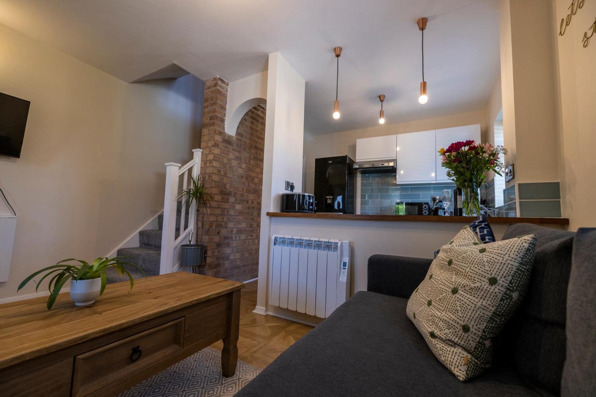 The Comfy House - Inc Free Parking, Smart Tv, Full Kitchen, Washing Machine - Winter Holiday home