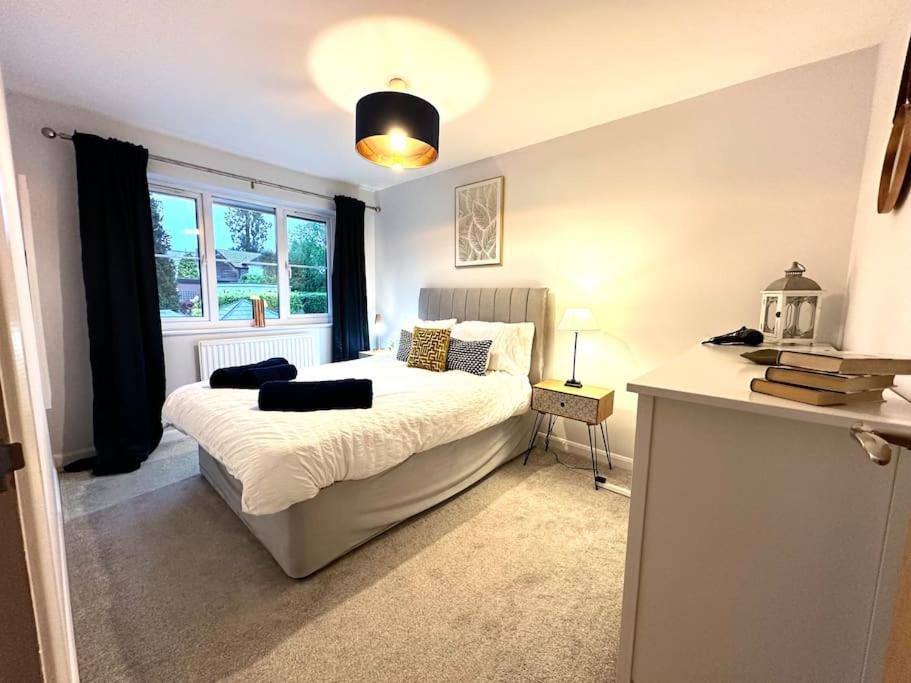 Holiday home Contemporary, Open Plan, 3 Bedroom House In - Sleeps 5-6 *