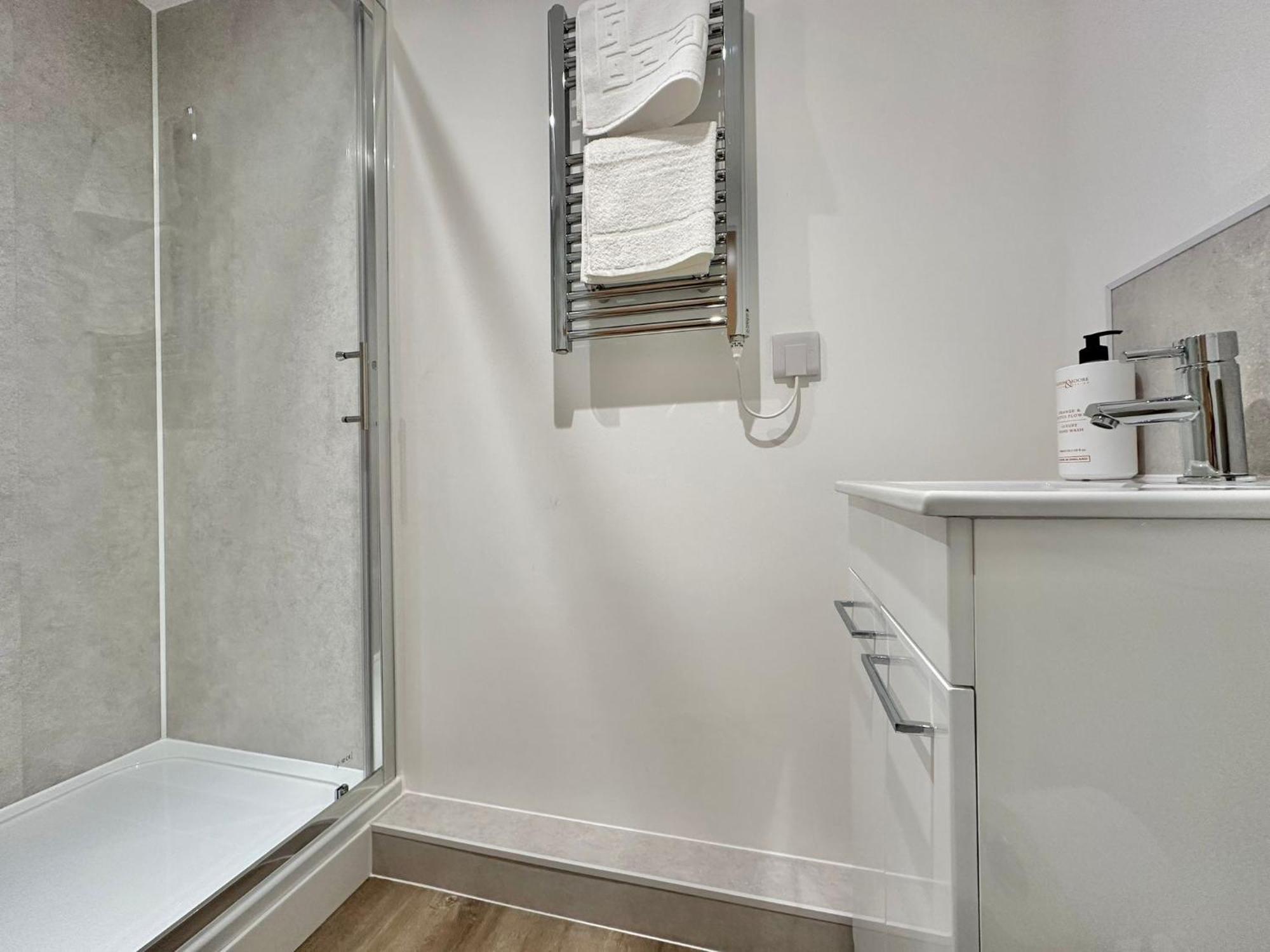 Apartment Modern In Prime Location *