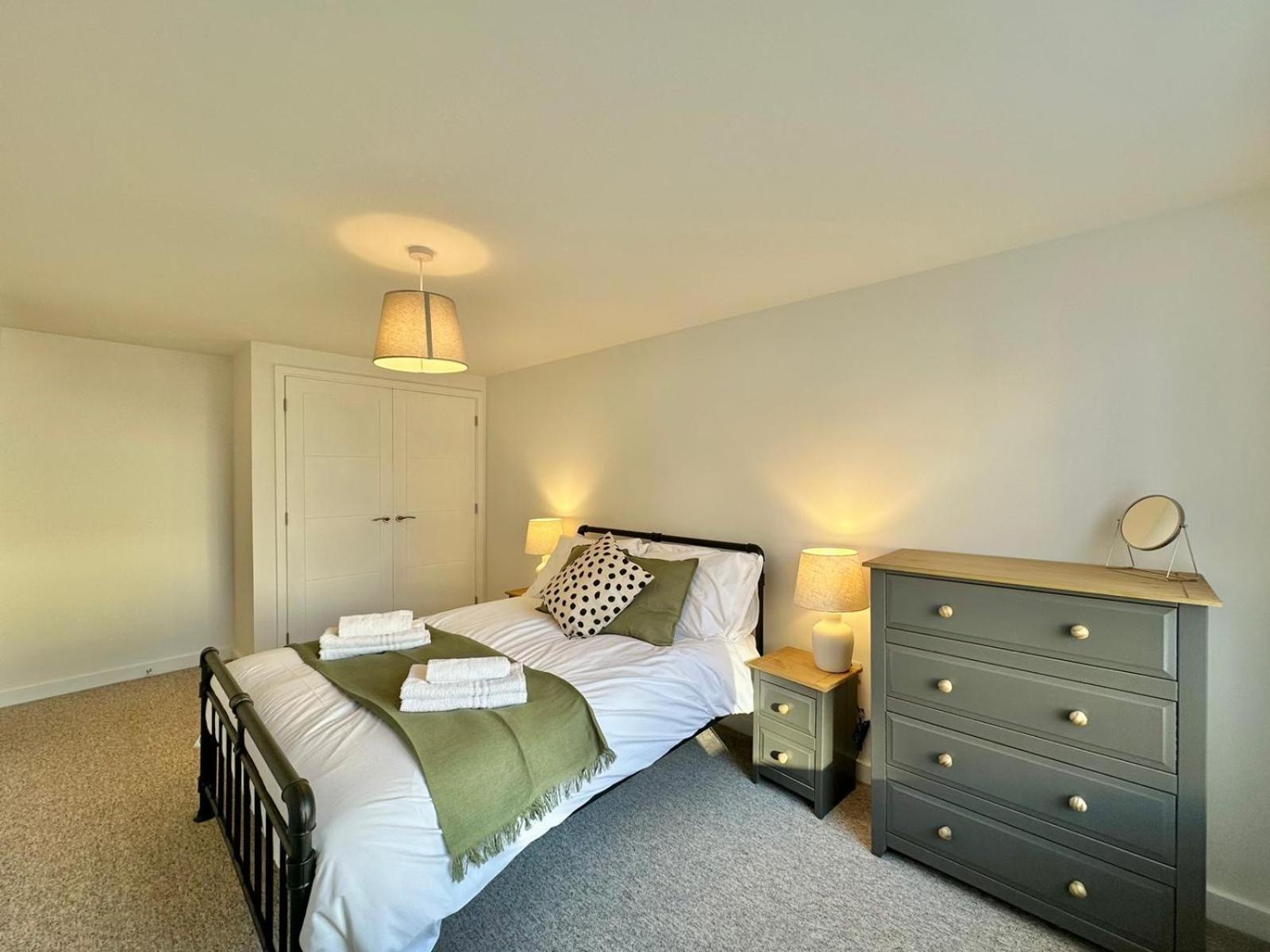 Modern In Prime Location *