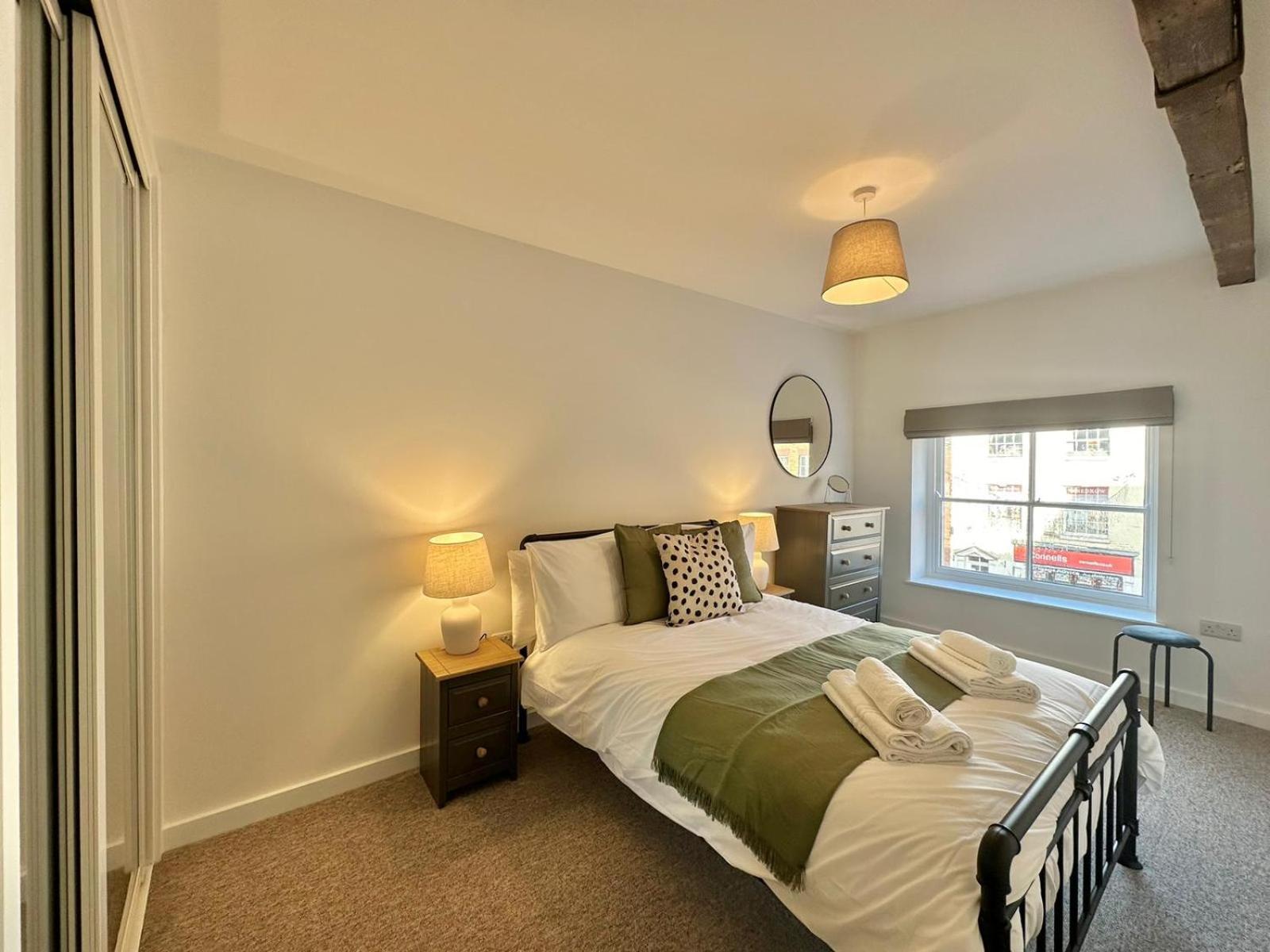 Apartment Modern In Prime Location *