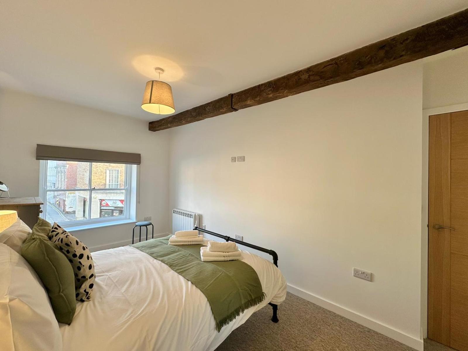 Modern In Prime Location *