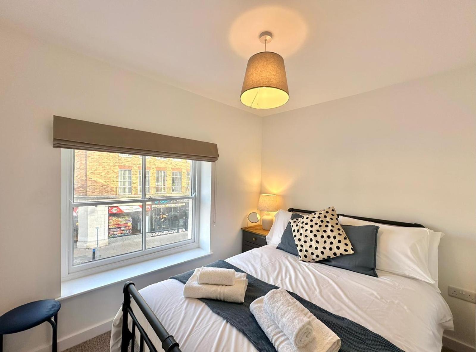 Modern In Prime Location *