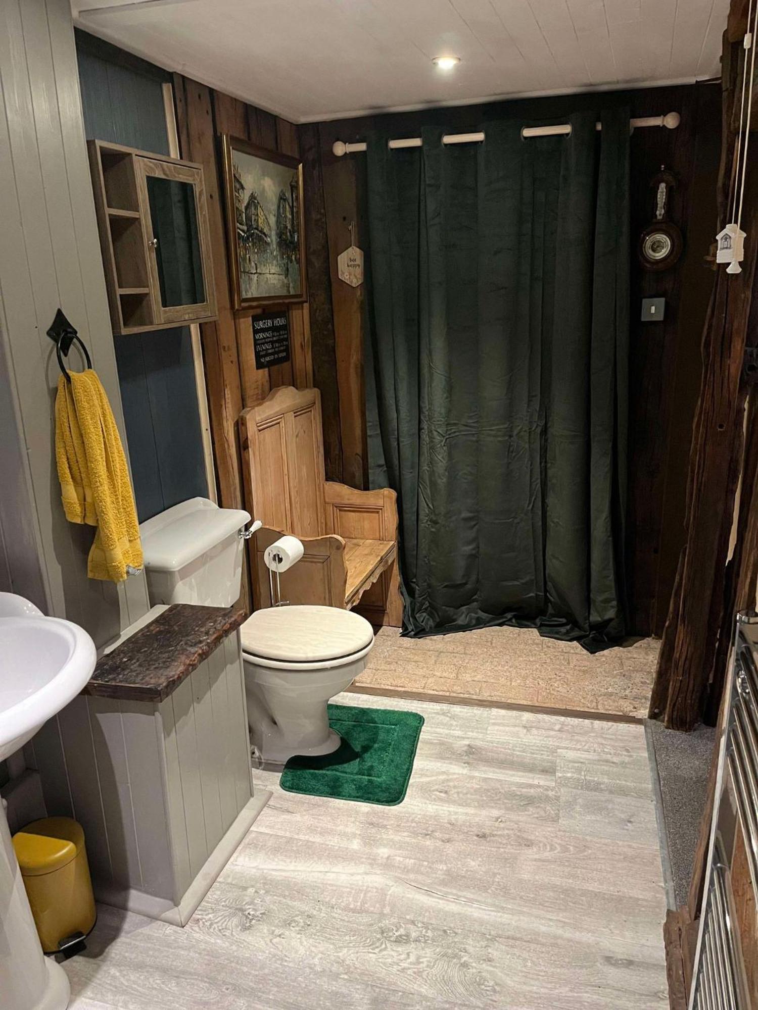The Stables- Cosy, Quirky Apartment Hereford