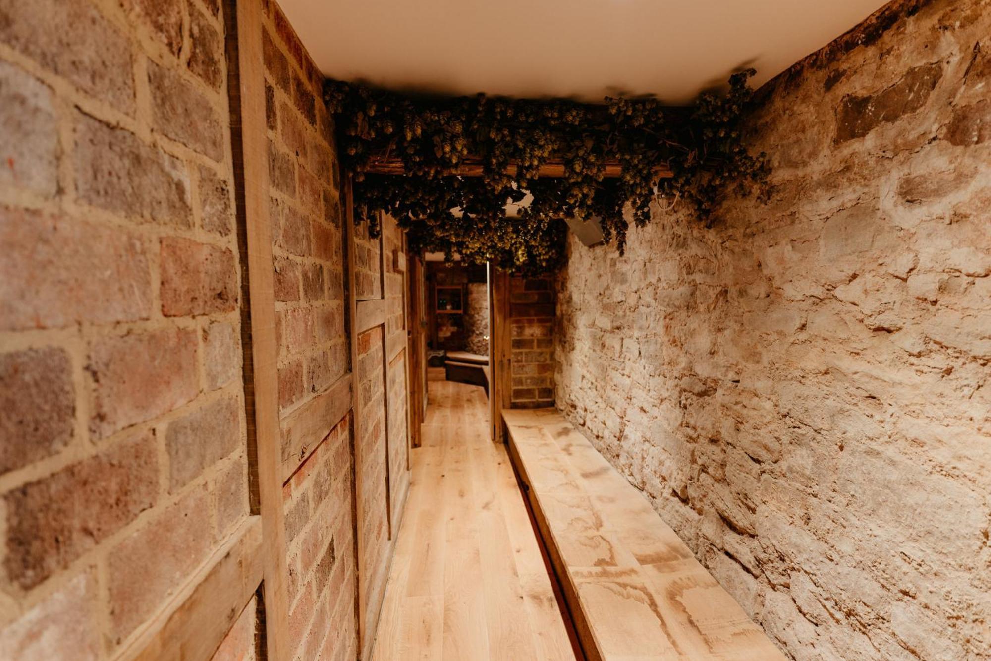 Lyde Court *