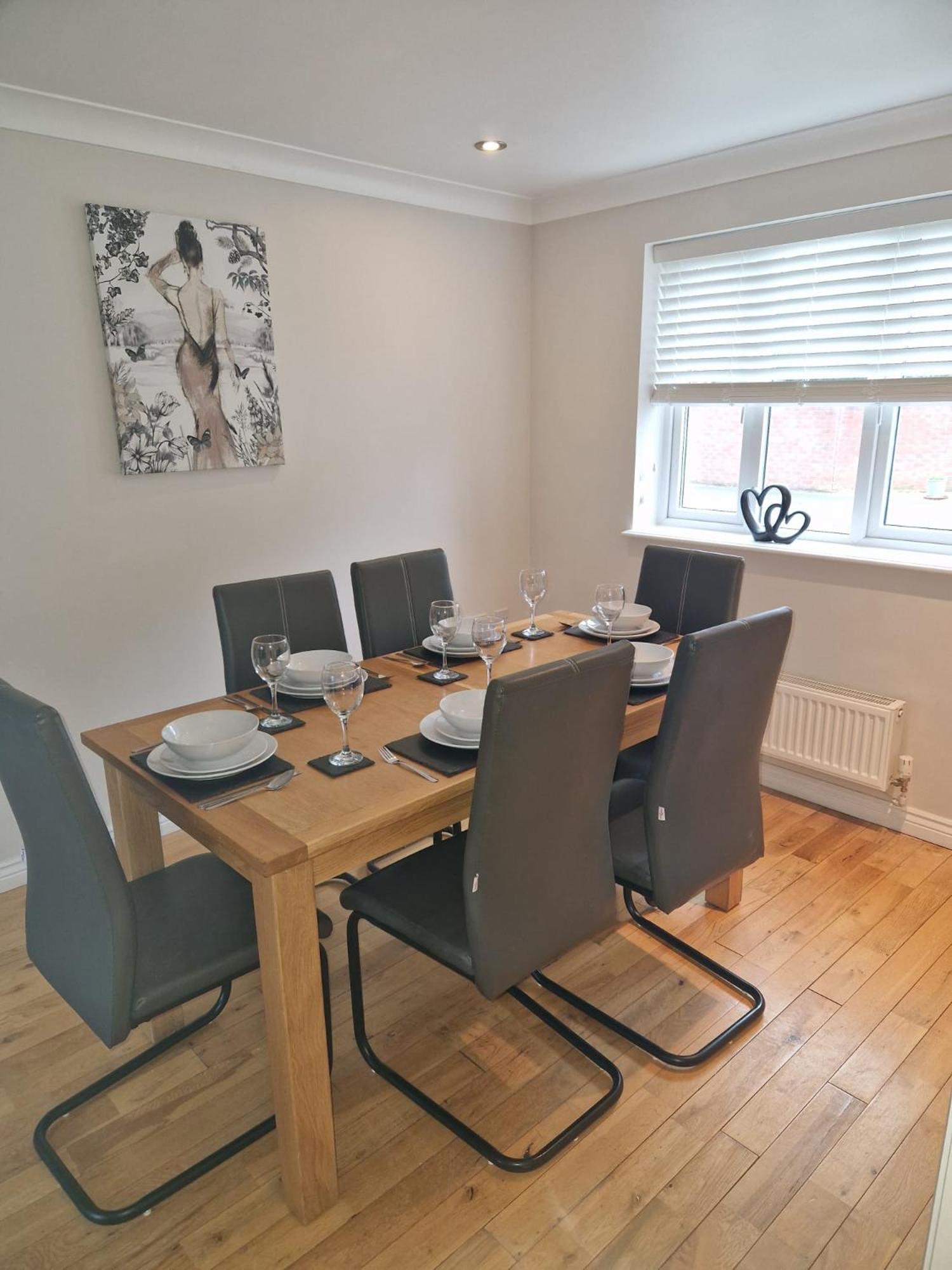 Hereford - Finch House - Modern 4 Bedroom House Located In South Hereford, Dog Friendly With Nearby Countryside, Pool Table, Sleeps Up To 10 Guests - Hosted By Rentmyhouse Holiday home Hereford