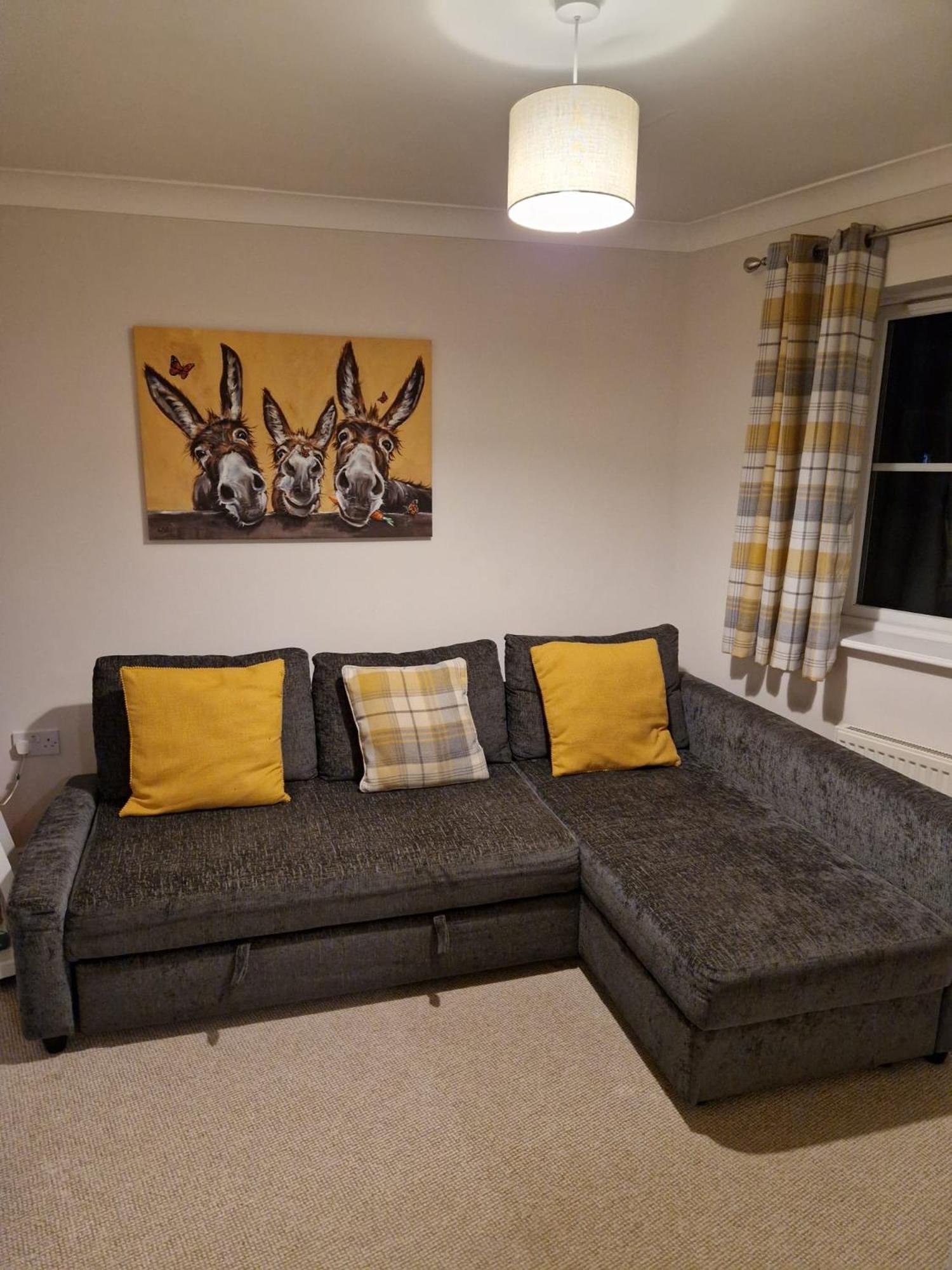 Hereford - Finch House - Modern 4 Bedroom House Located In South Hereford, Dog Friendly With Nearby Countryside, Pool Table, Sleeps Up To 10 Guests - Hosted By Rentmyhouse *