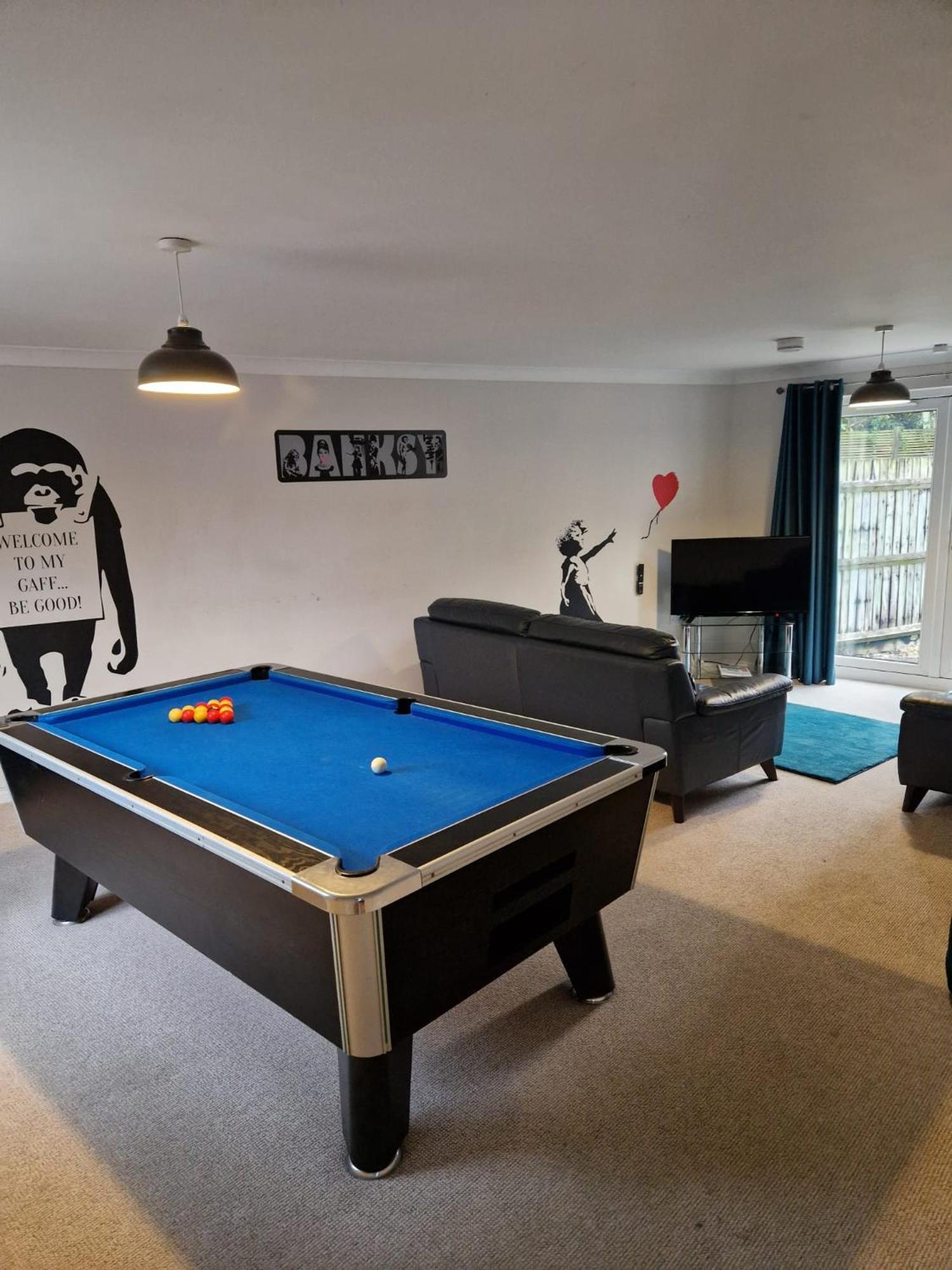 Holiday home Hereford - Finch House - Modern 4 Bedroom House Located In South Hereford, Dog Friendly With Nearby Countryside, Pool Table, Sleeps Up To 10 Guests - Hosted By Rentmyhouse