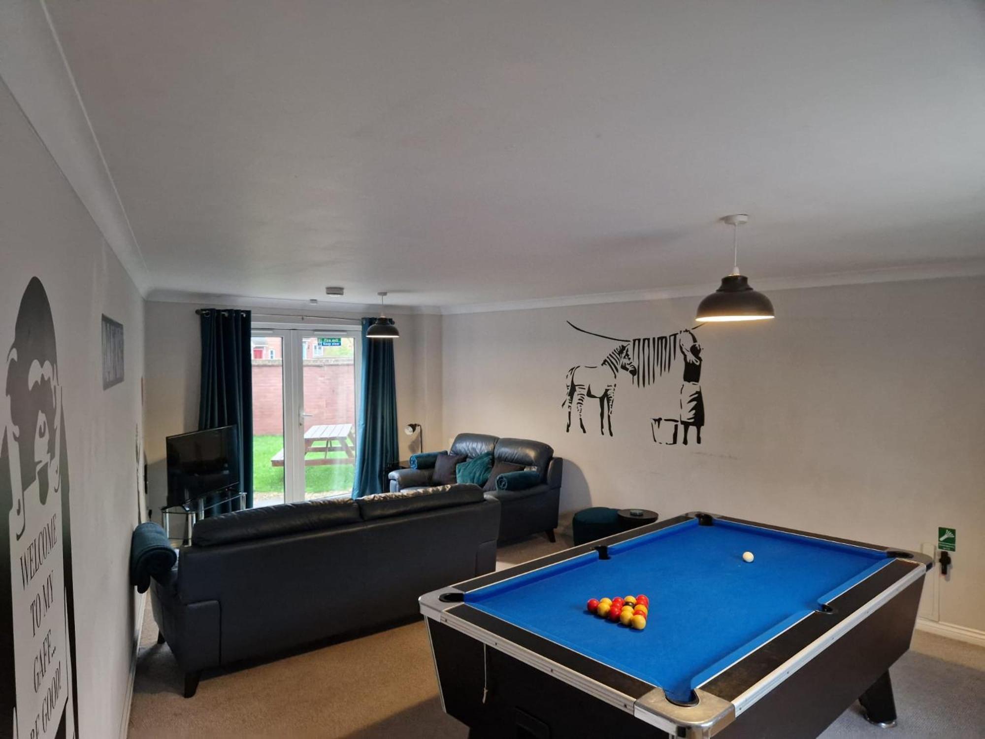 Holiday home Hereford - Finch House - Modern 4 Bedroom House Located In South Hereford, Dog Friendly With Nearby Countryside, Pool Table, Sleeps Up To 10 Guests - Hosted By Rentmyhouse