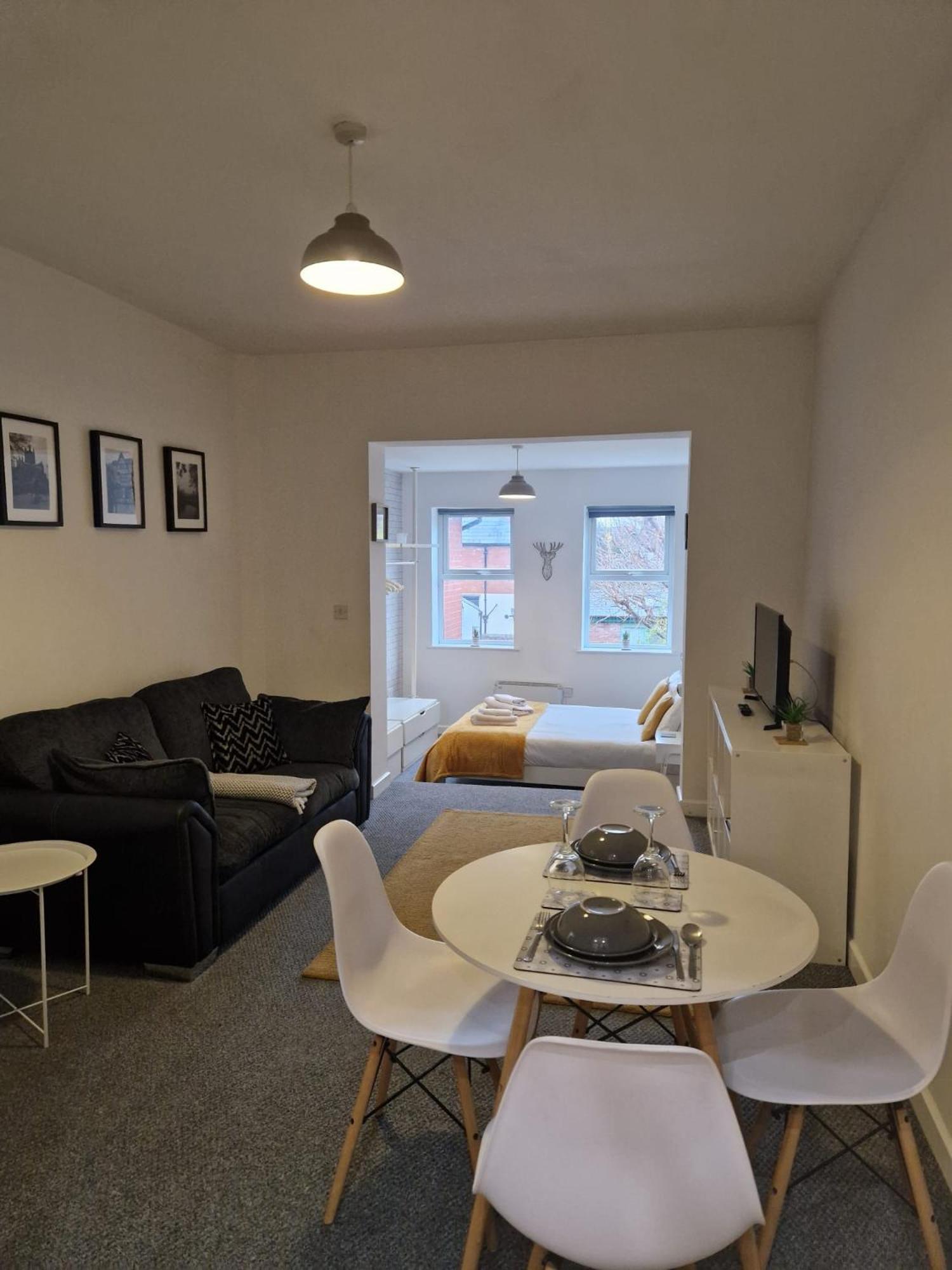 Hereford City - Victory Apartment - Modern Studio In Vibrant Popular Area Of Hereford - Hosted By Rentmyhouse *