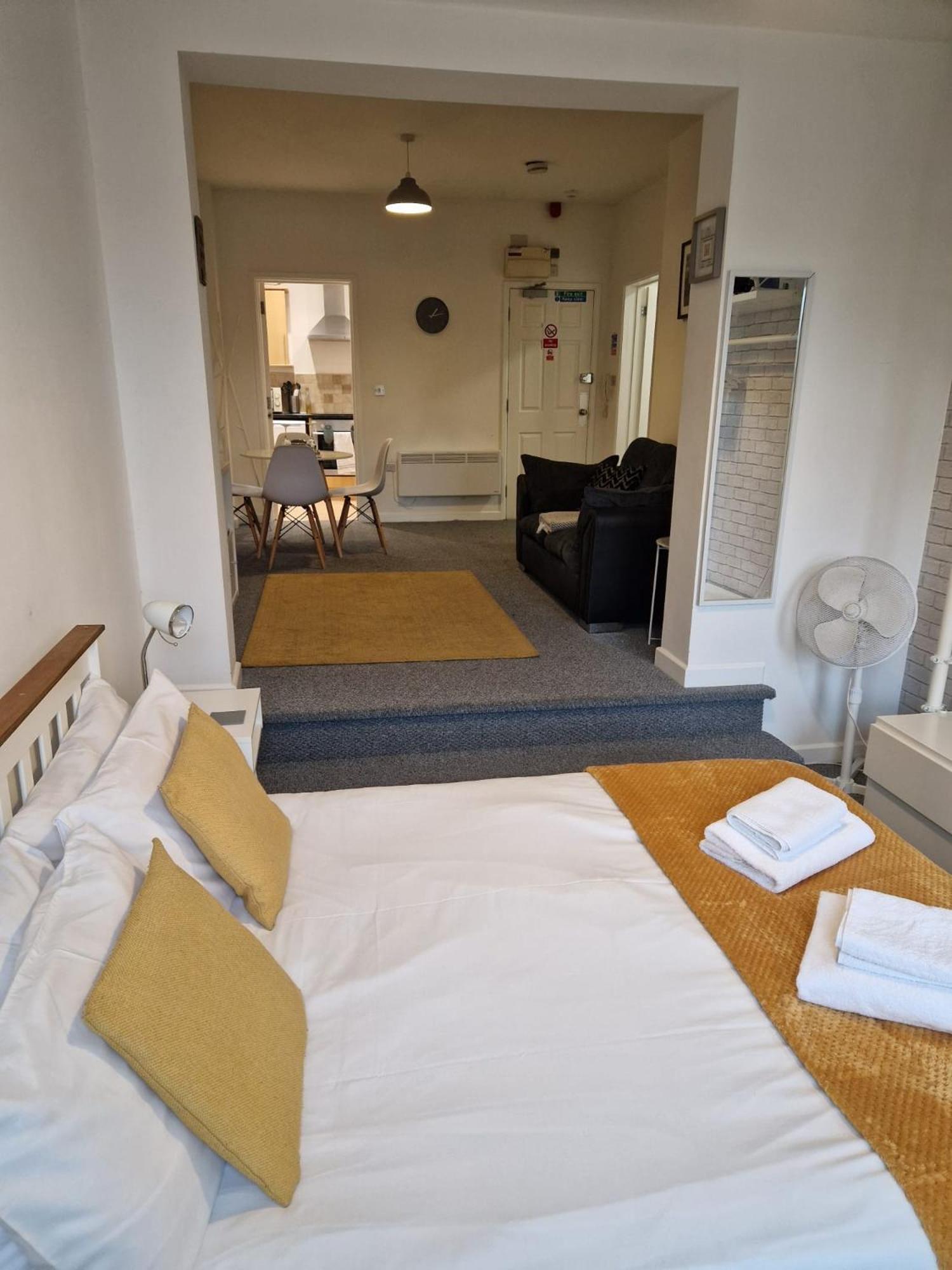 Hereford City - Victory Apartment - Modern Studio In Vibrant Popular Area Of Hereford - Hosted By Rentmyhouse Hereford