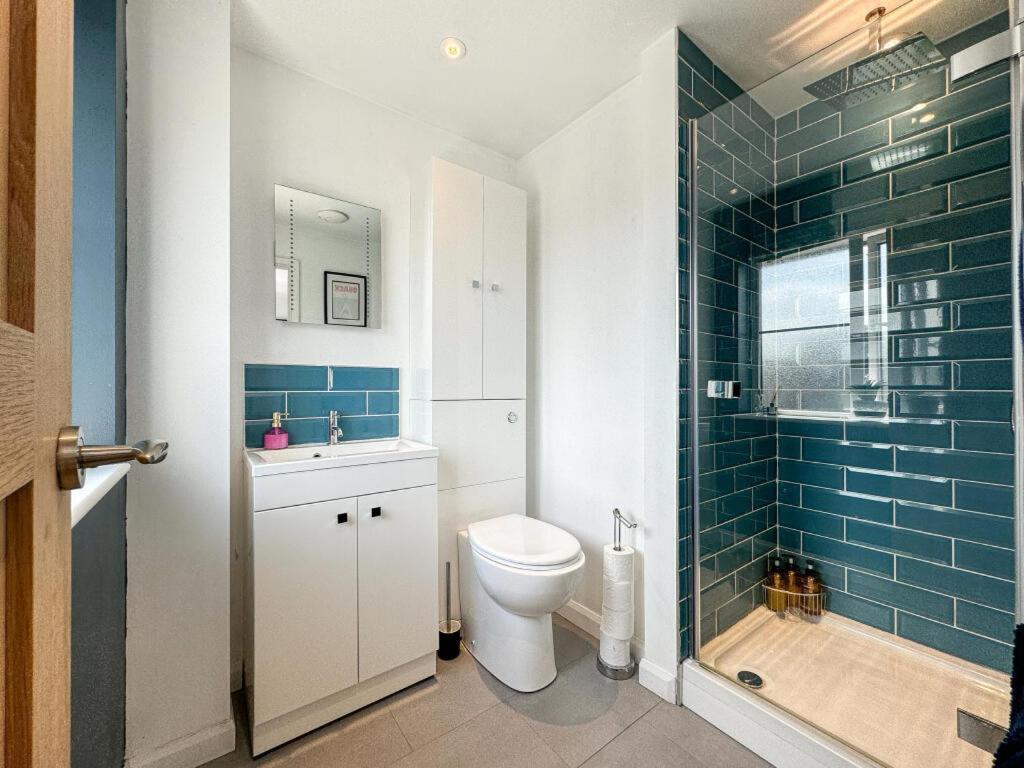 Contemporary, Open Plan, 3 Bedroom House In - Sleeps 5-6 Hereford