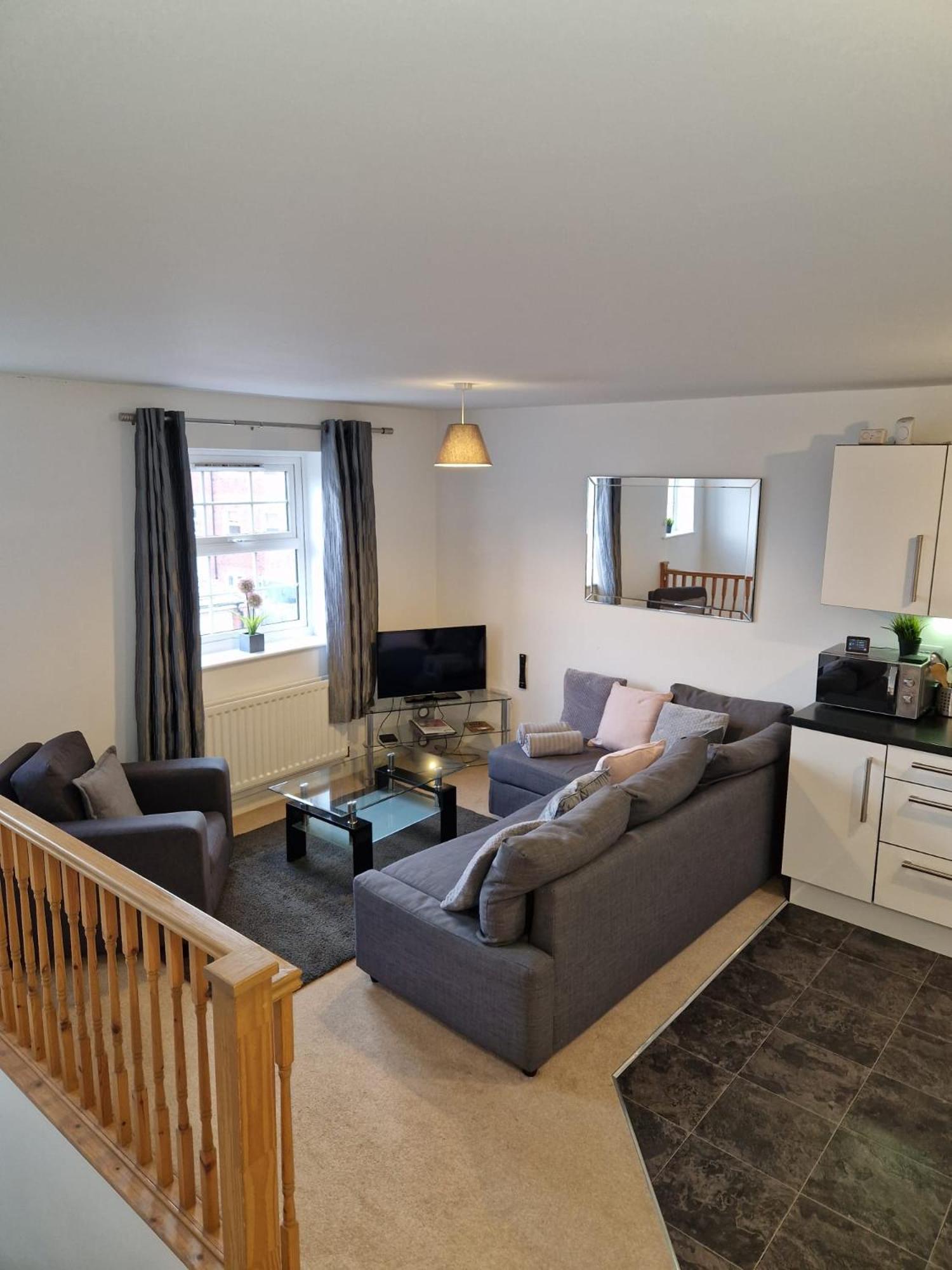- Robin Coach House - Located On Outskirts In North - Modern 2 Bedroom With Parking - Suitable For Small Family, Couple Or Contractors - Hosted By Rentmyhouse Apartment Hereford
