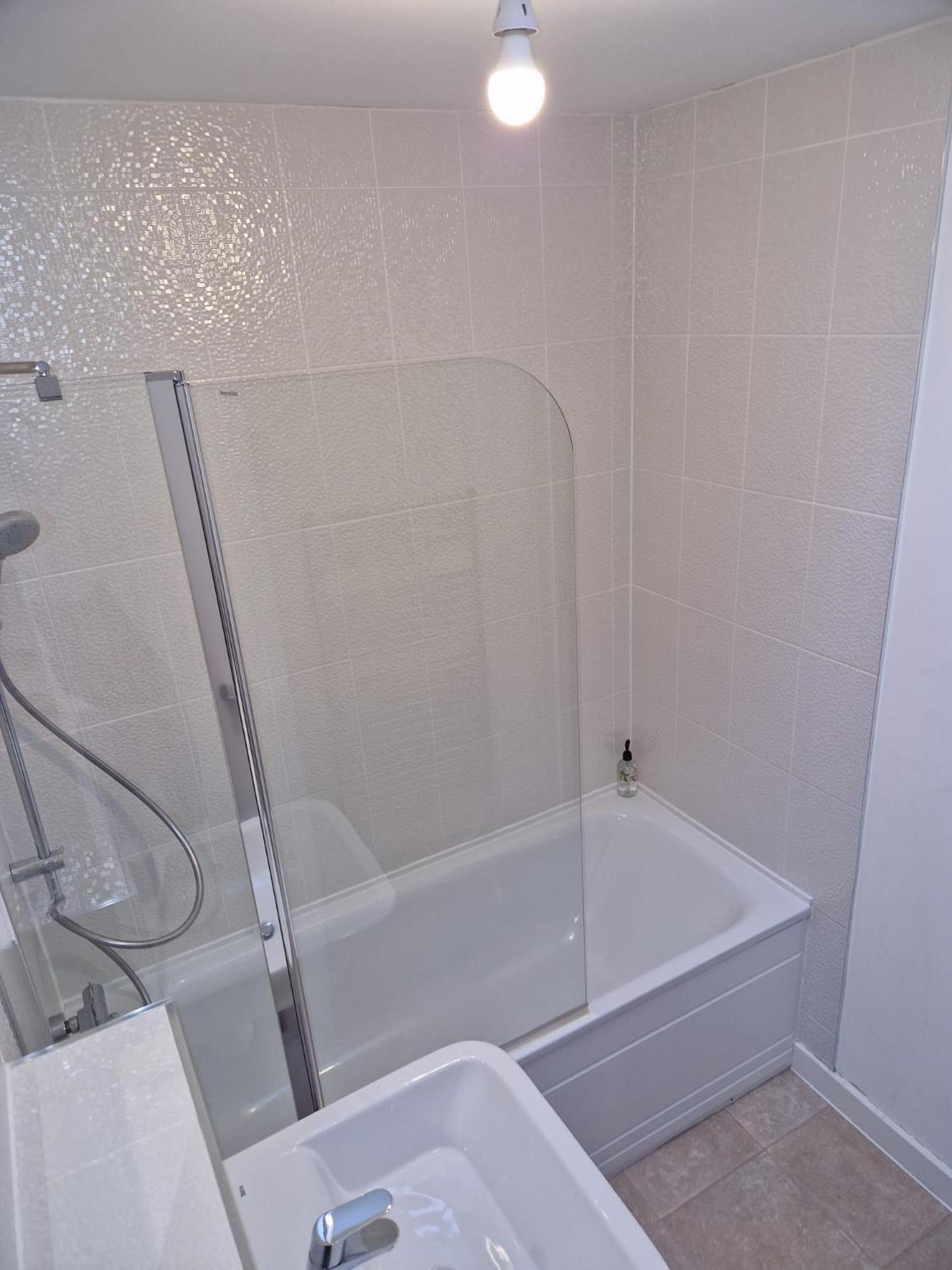 Apartment - Robin Coach House - Located On Outskirts In North - Modern 2 Bedroom With Parking - Suitable For Small Family, Couple Or Contractors - Hosted By Rentmyhouse Hereford