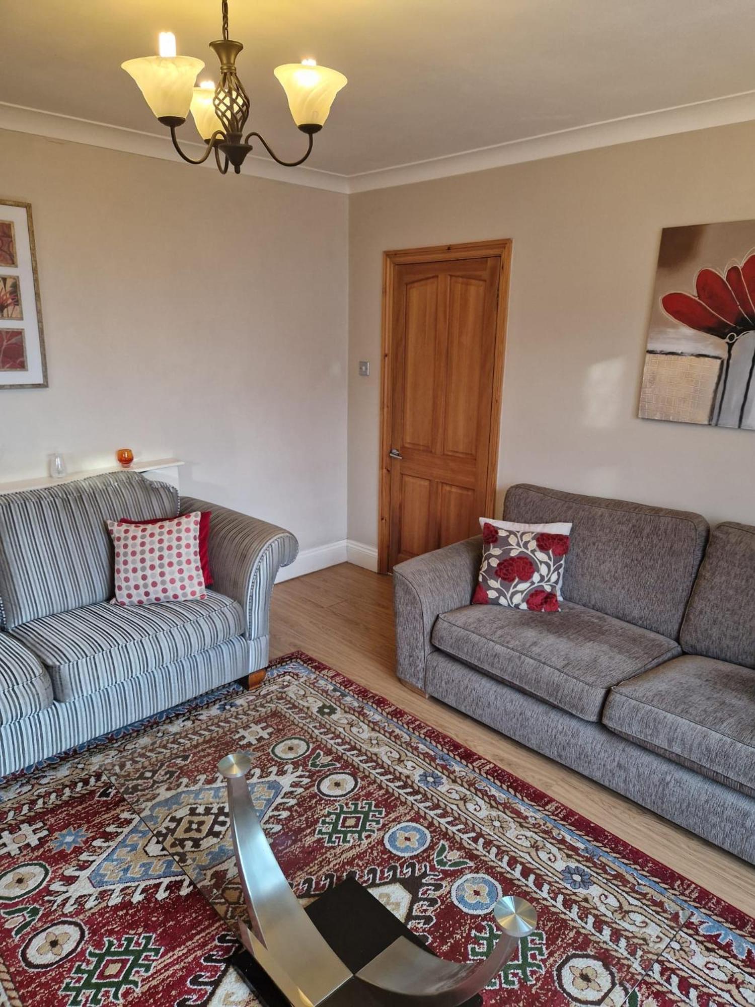 - Goldcrest House - 4 Bedroom House With Parking, Located Very Close To Centre & River Wye - Sleeps Up To 6 Guests - Hosted By Rentmyhouse Holiday home *