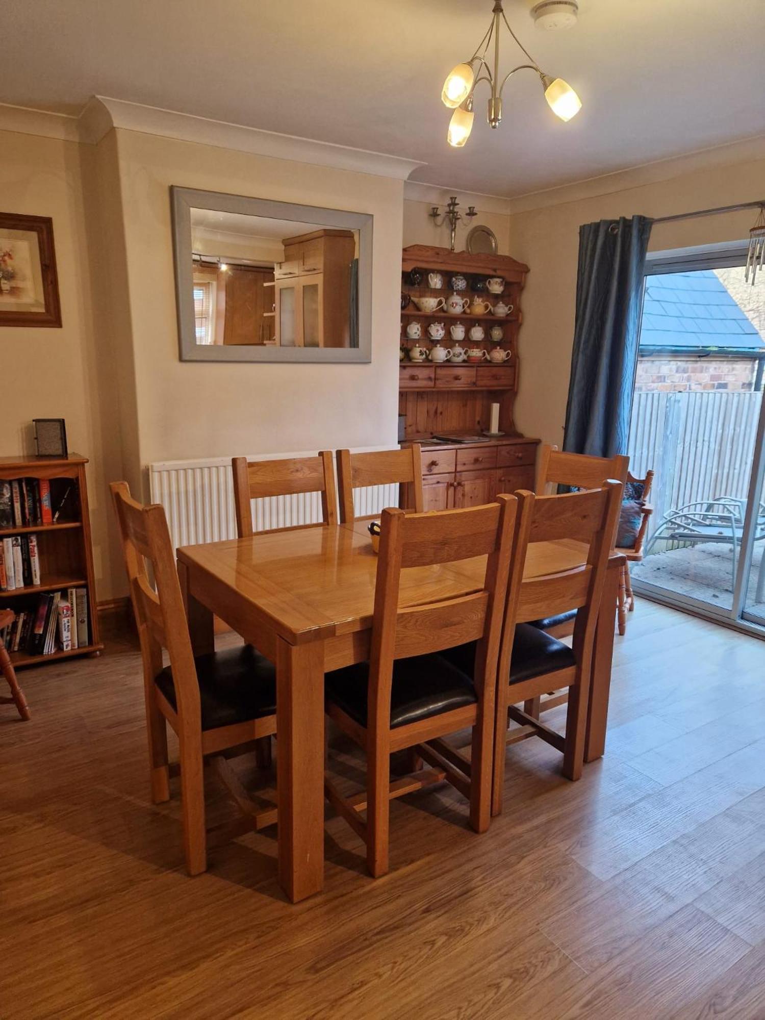 Holiday home - Goldcrest House - 4 Bedroom House With Parking, Located Very Close To Centre & River Wye - Sleeps Up To 6 Guests - Hosted By Rentmyhouse Hereford