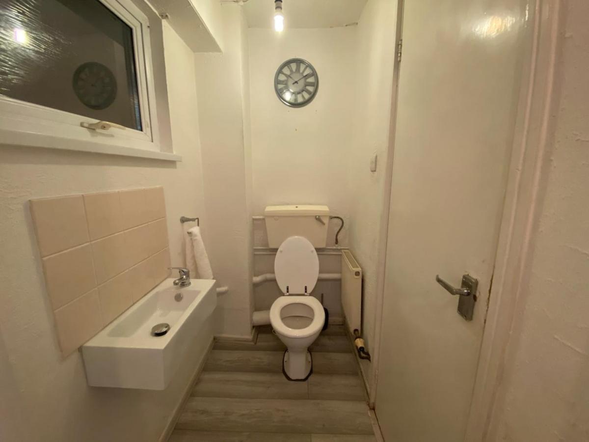Lovely, Modern, King Bed, 3bedroom House, 6 Ppl Holiday home *