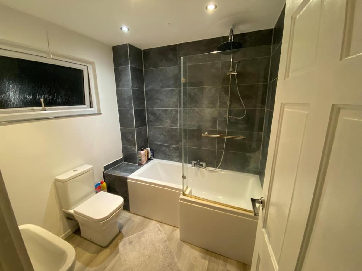 Lovely, Modern, King Bed, 3bedroom House, 6 Ppl *