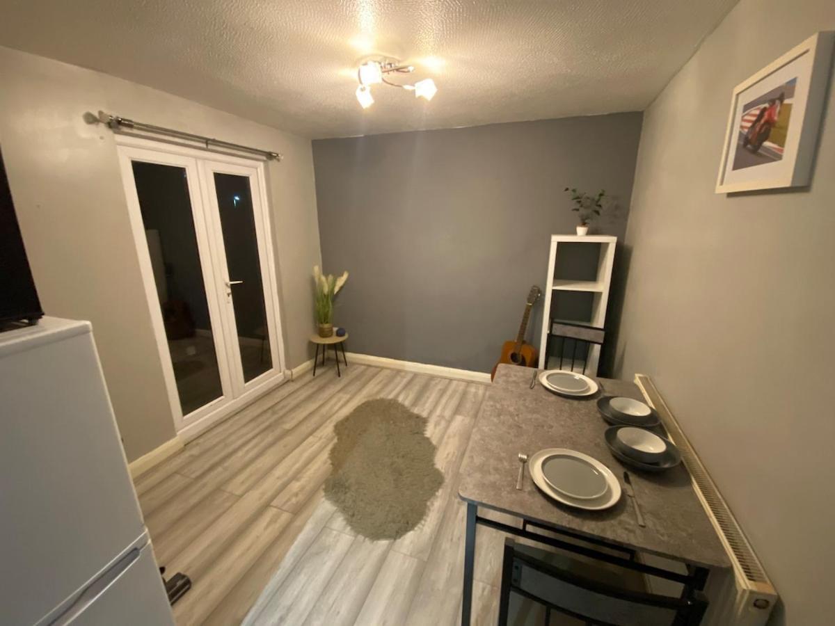 Lovely, Modern, King Bed, 3bedroom House, 6 Ppl *