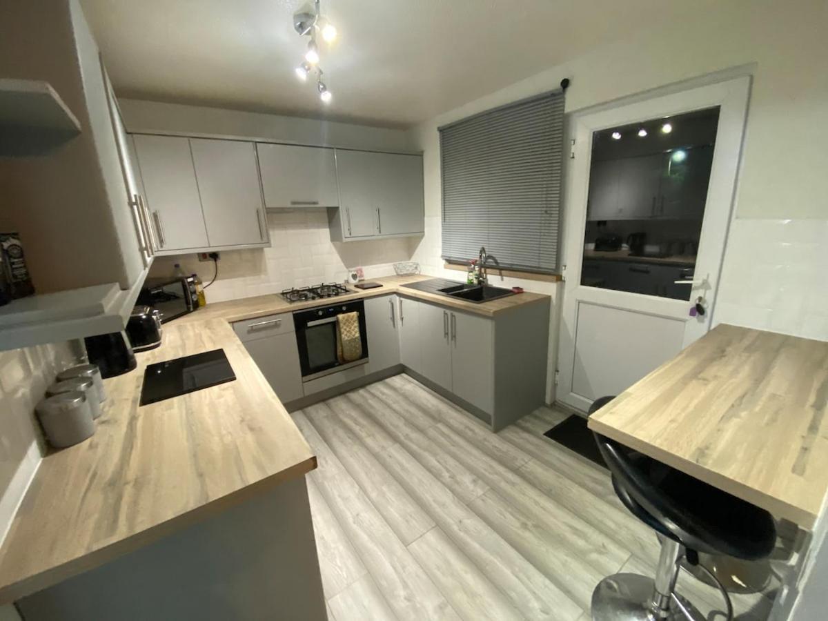 Lovely, Modern, King Bed, 3bedroom House, 6 Ppl