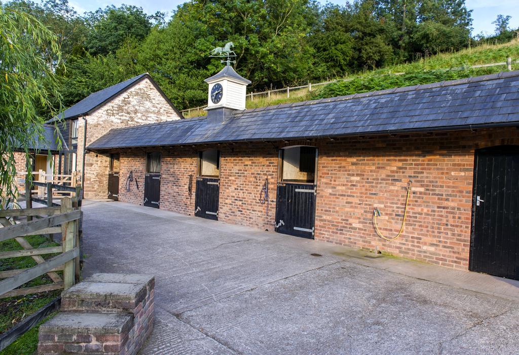 Red Rail Farm 5* Hereford