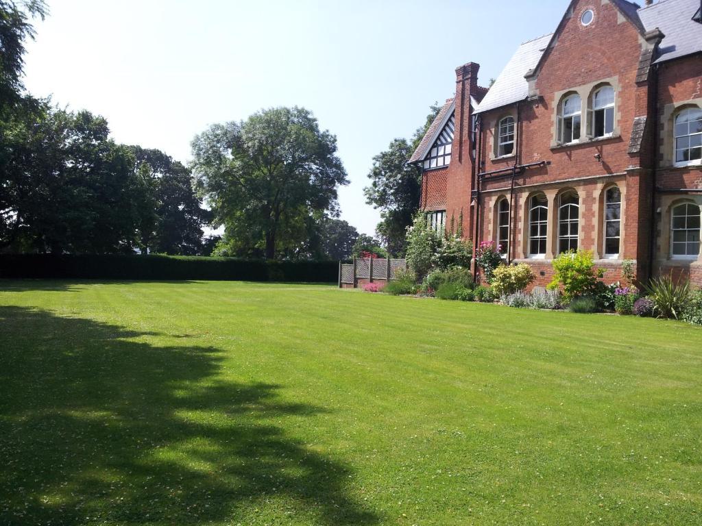 The Priory 3*