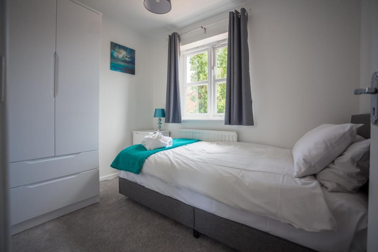 - Kestrel House - 4 Bedroom House Close To With Parking - Sleeps 7 - Suitable For Family Gatherings Or Contractors With Vehicles - Hosted By Rentmyhouse *