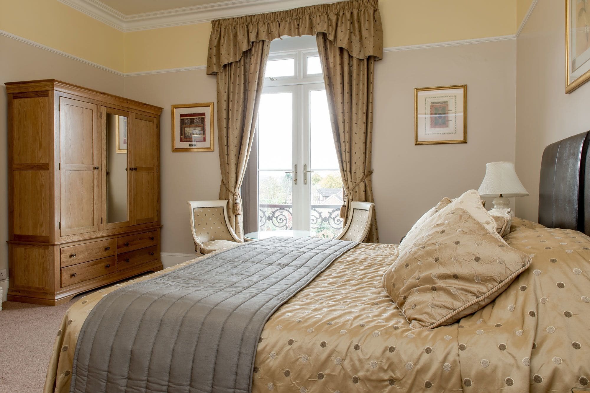 Guest house Charades 4*