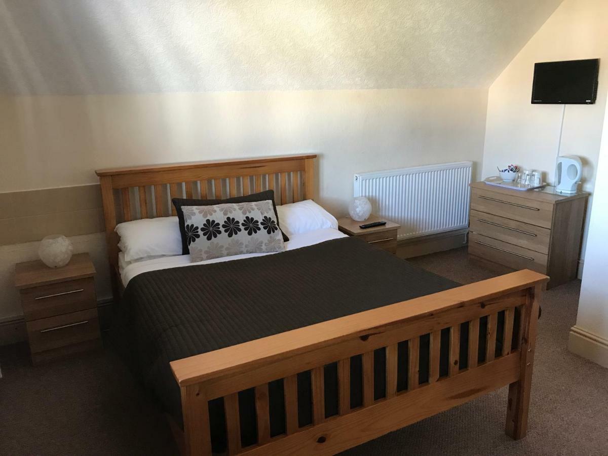 Holly Tree Guest house *