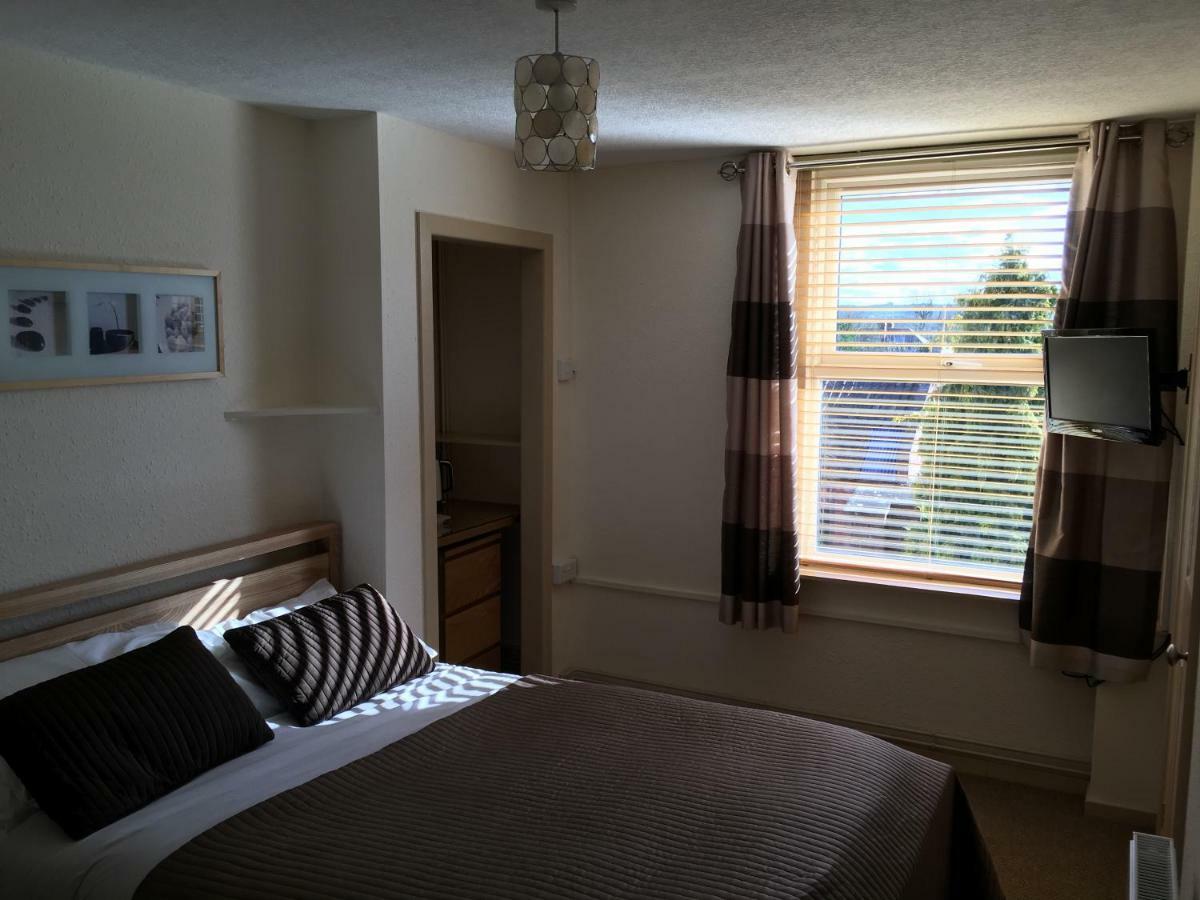 Holly Tree Guest house *