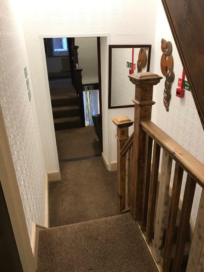 Holly Tree Guest house *