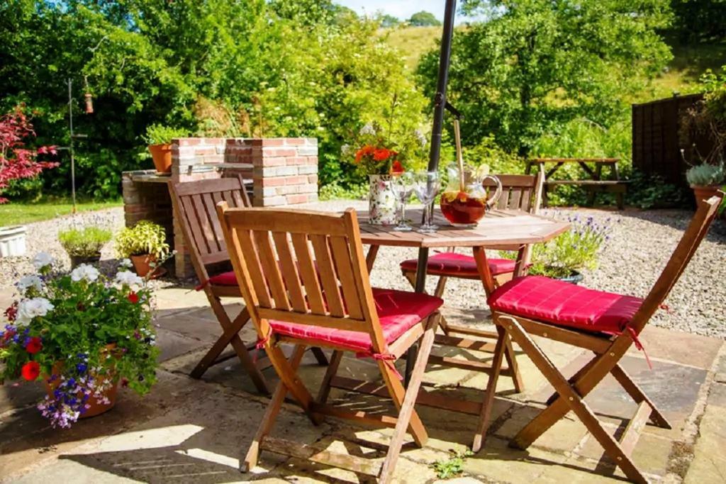 River Cottage@cwm Mill - Riverside Family Holidays In The Black Mountains *