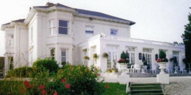 Munstone House Guest house 4*
