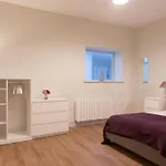 Apartment 2, Isabella House, Aparthotel, By Rentmyhouse