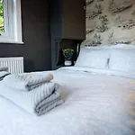 Stylish Central 2 Bedroom Apartment