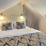 The White Lodge Hotel