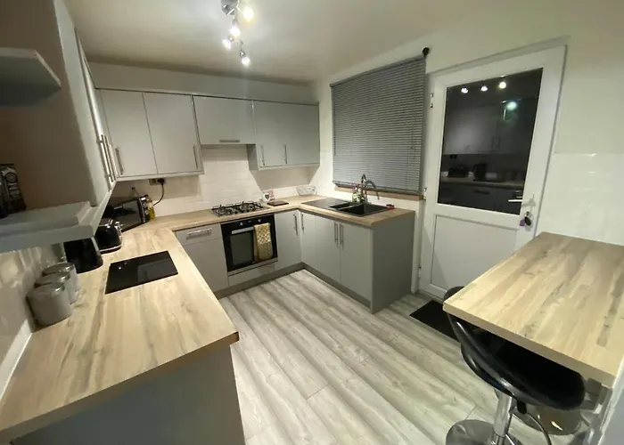 Lovely, Modern, King Bed, 3Bedroom House, 6 Ppl