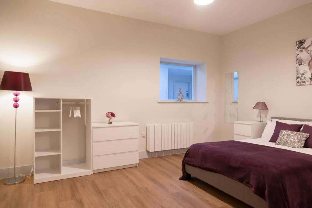 2, Isabella House, Aparthotel, By Rentmyhouse Hereford