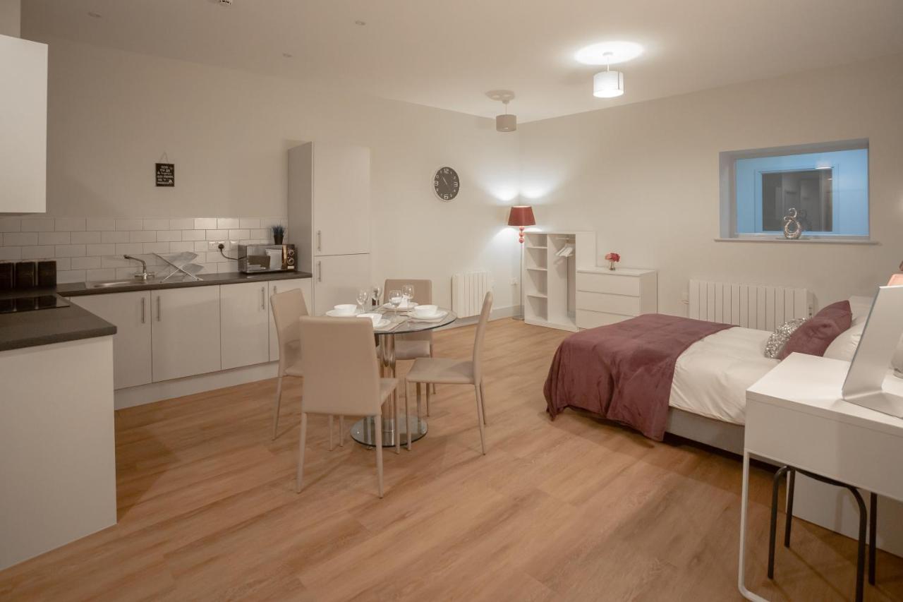 2, Isabella House, Aparthotel, By Rentmyhouse Apartment *