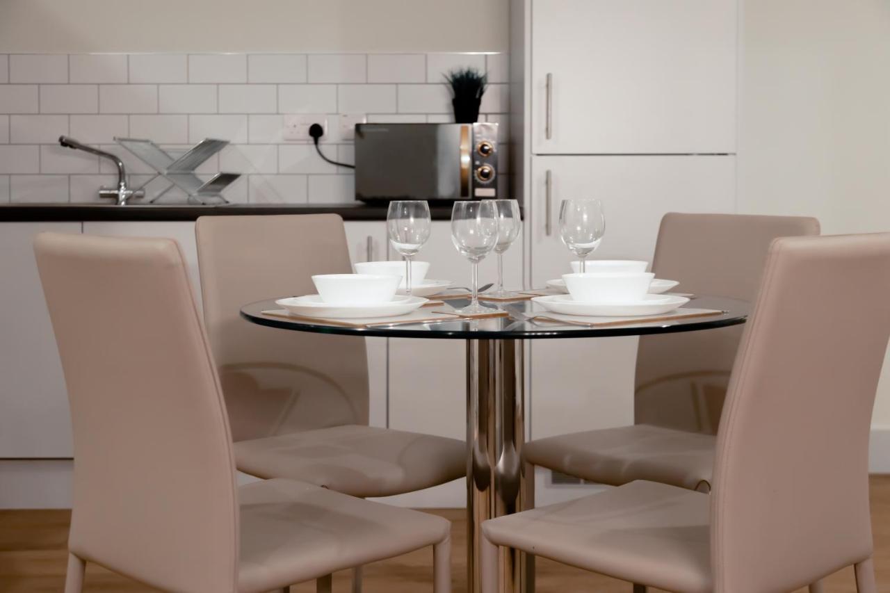 2, Isabella House, Aparthotel, By Rentmyhouse