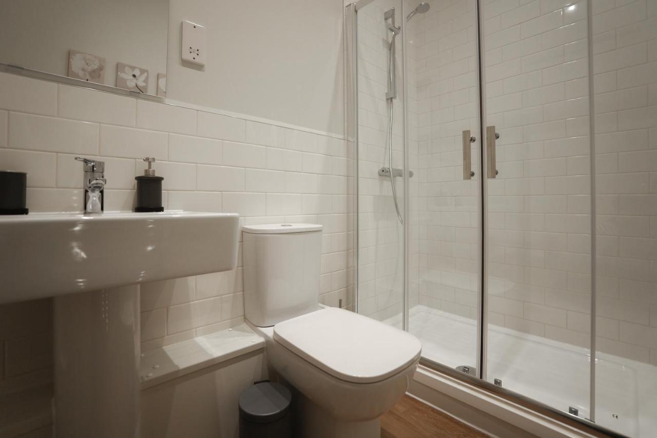 Apartment 2, Isabella House, Aparthotel, By Rentmyhouse *