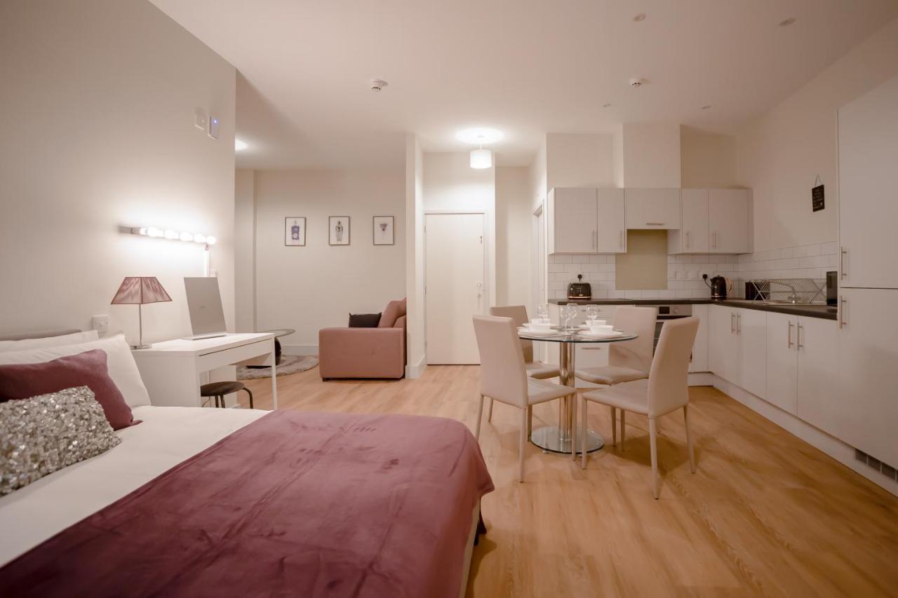2, Isabella House, Aparthotel, By Rentmyhouse Apartment *