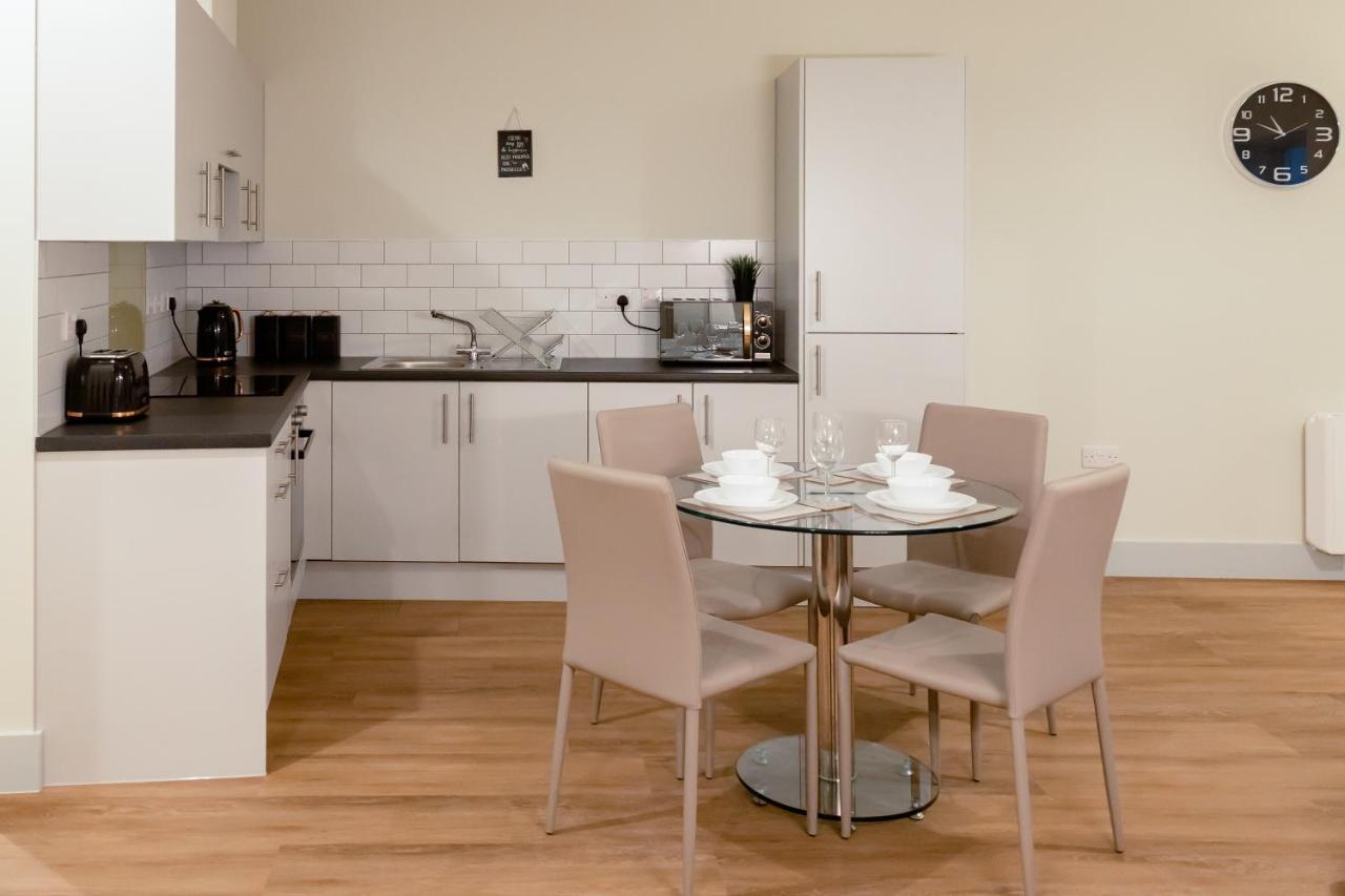 Apartment 2, Isabella House, Aparthotel, By Rentmyhouse
