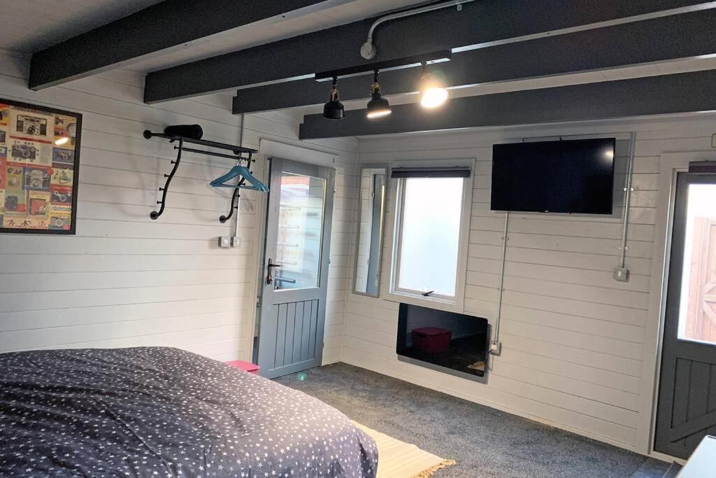 Cosy, Self-contained Garden In Centre! Apartment *