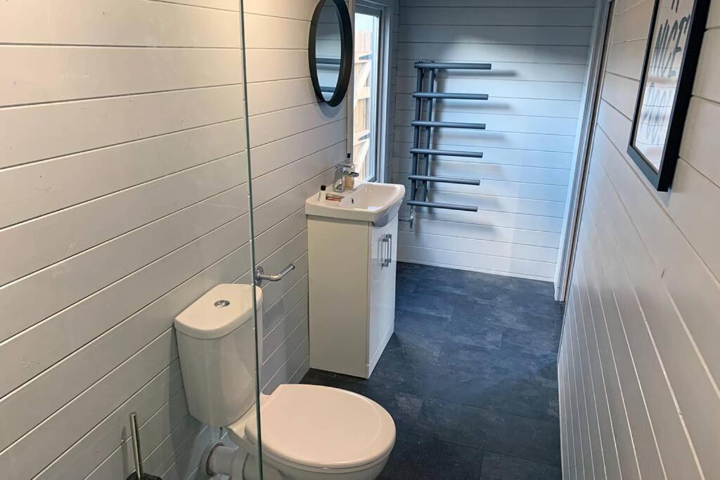 Cosy, Self-contained Garden In Centre! Apartment *
