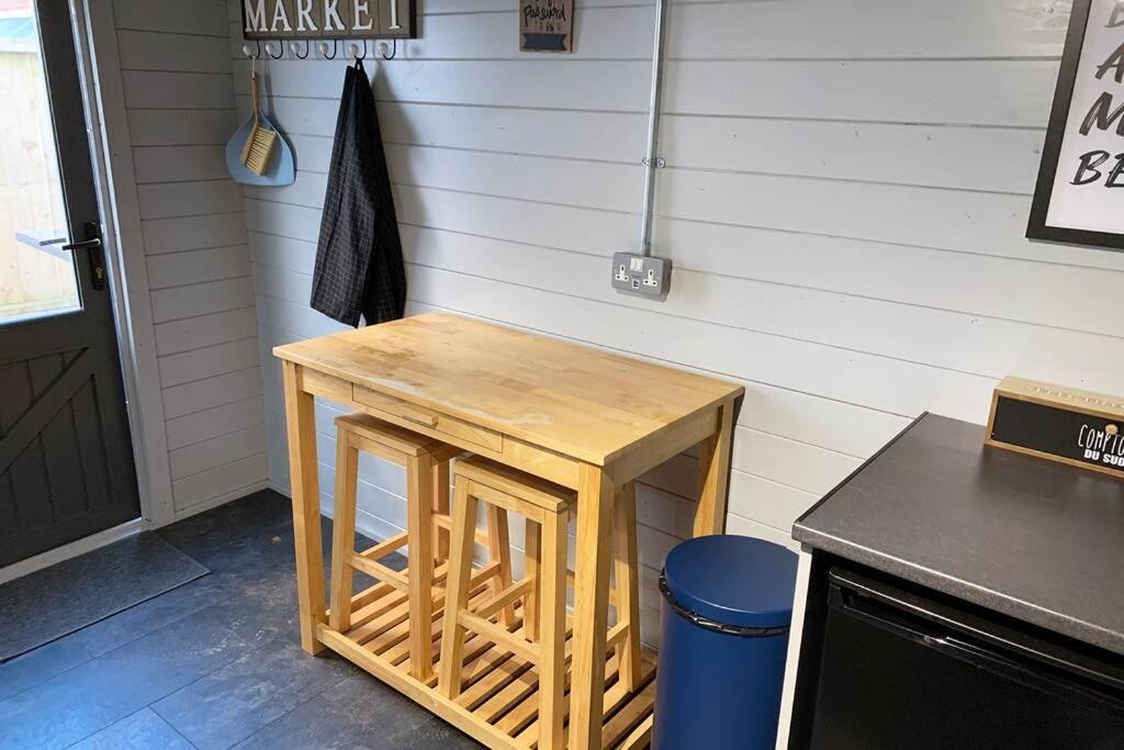 Cosy, Self-contained Garden In Centre! Apartment *