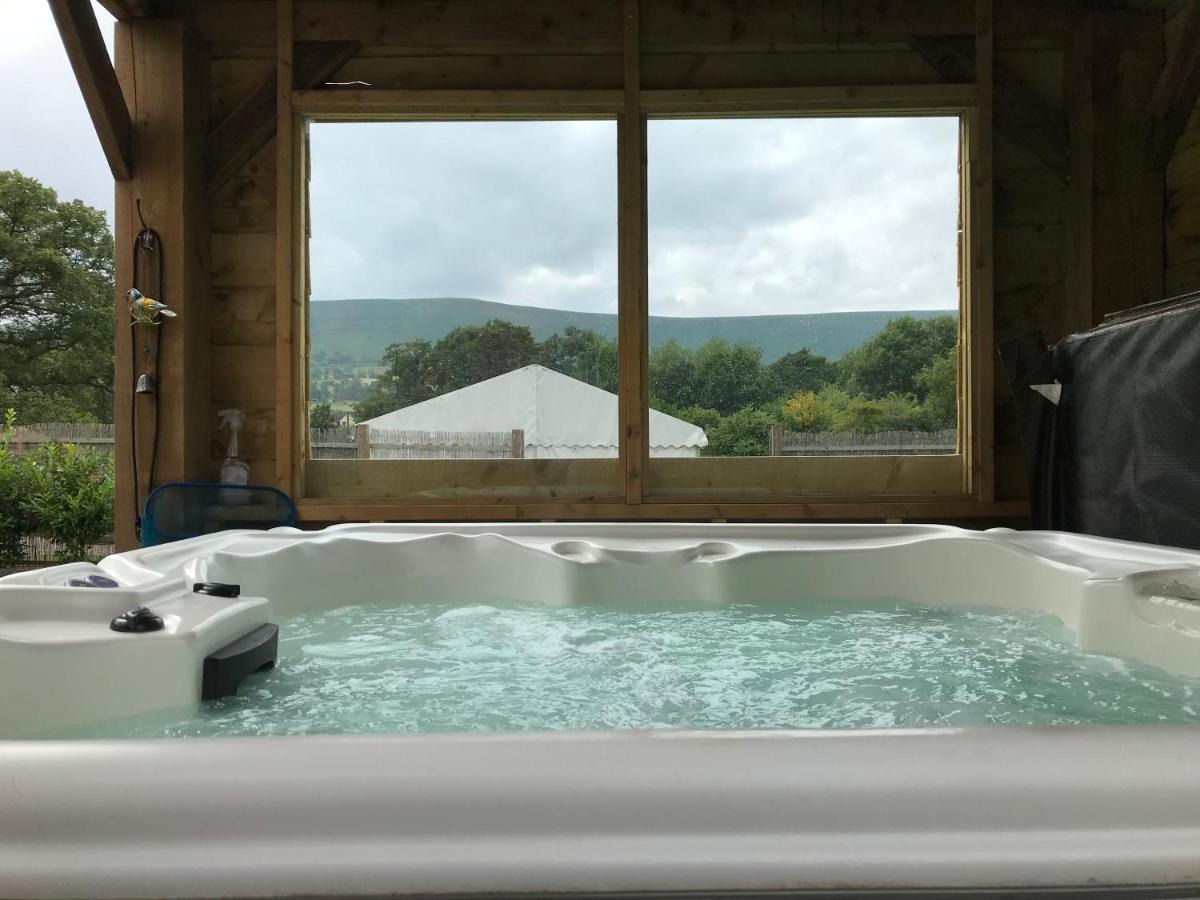 Stunning Railway Carriage With Private Hot Tub Hereford